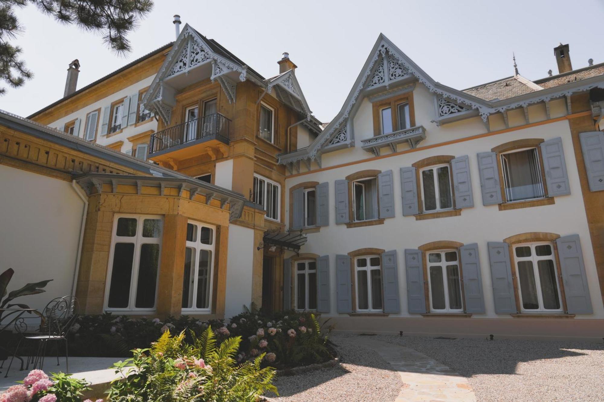 Hotel Le Faubourg 29 Neuenburg Exterior foto